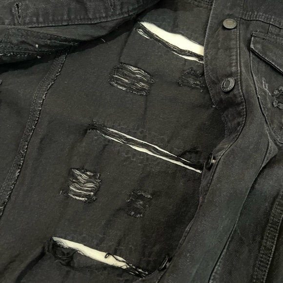 Distressed Jean jacket - Picture 5 of 6